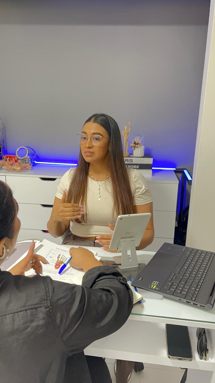 Formación VIP personalizada para manicuristas con Norela Morales