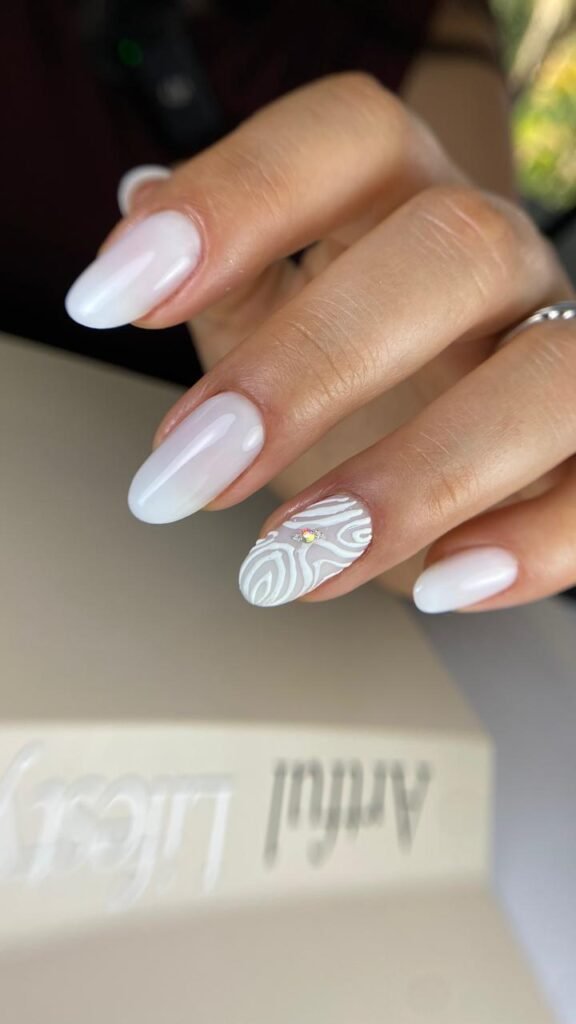 Uñas minimalistas: cómo lograr un resultado elegante sin sobrecargar el diseño