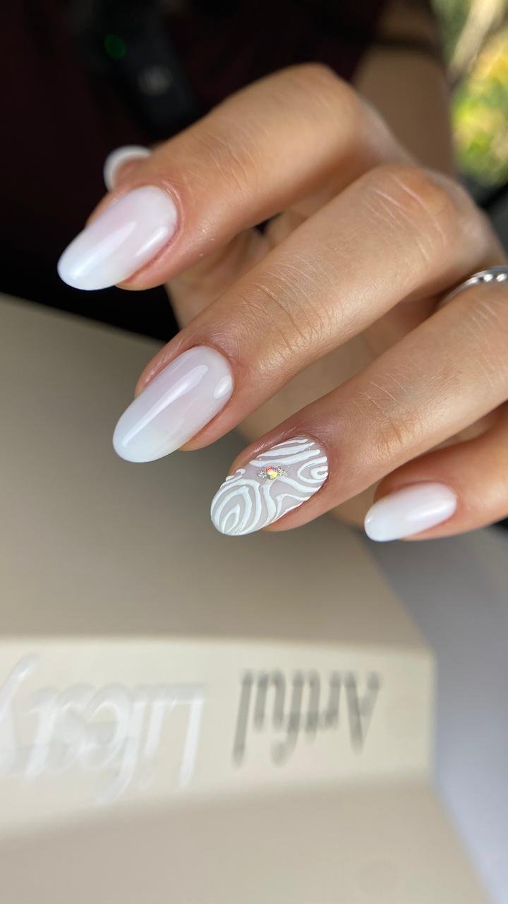 Uñas elegantes en Medellín, trabajo profesional de Norela Morales